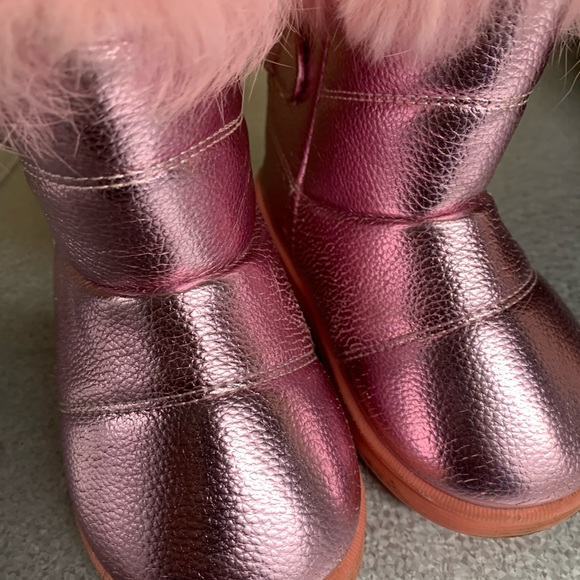 Carters 3 pairs of toddler boots size 6 and 7 - Picture 8 of 10